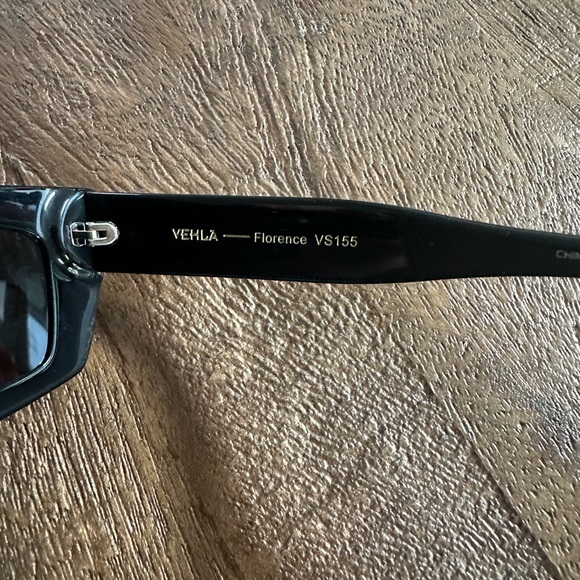 NWOT Vehla Sunglasses Florence - Black/Smoke display picture 2